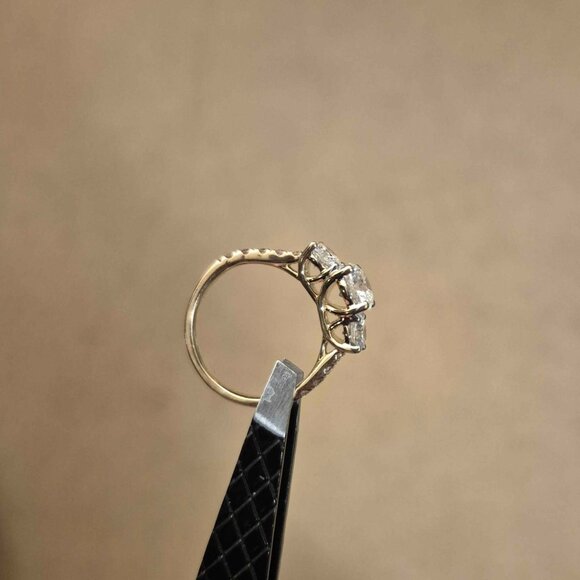 Engagement ring - Picture 3 of 3